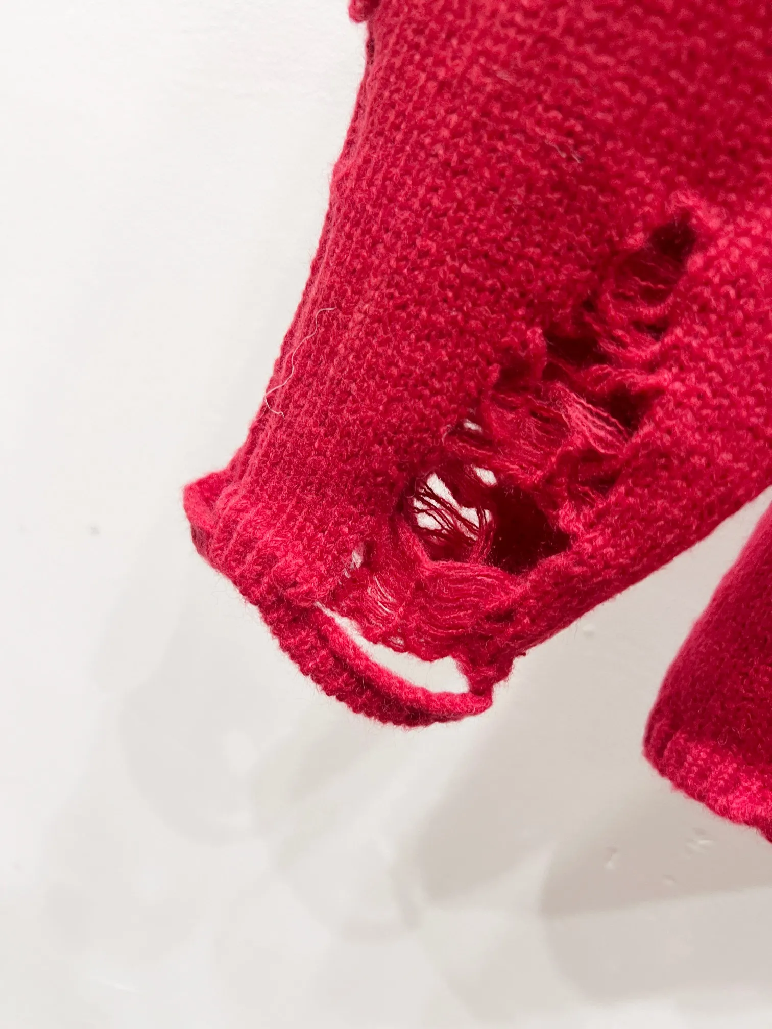 P240 High quality, model number: (Q060) Chrome Hearts CH Chrome Hearts patchwork cross hole knitted sweater pullover. The popular style is the same for men and women. It is matched with black and white. It looks good in real life. It looks good in daily wear. It is even more photogenic. It’s hard not to buy it. Buy it for me!!! Believe me, no one can refuse such a long Chrome Hearts jacket. It has expanded the version based on the old version and has a loose and stylish upper body. Casual design with an expanded hem. Fat people are extremely slim. Thin people have a limited height. Ten thousand yuan ZP printing. 1:1 perfect restoration. Looks good when worn alone. Can be easily controlled by both men and women. If you care more about quality, you must also respect the price. It is completely different from the thin transparent bottoms on the market that pill when worn. If the style makes you shine at a glance, then quality is what you should pay more attention to. We focus on quality rather than price. Customers who have received my products all know it. ️️️ Sweaters on the market are generally made of bract core yarn. We use modal. The advantages over core-spun yarn are very intuitive: high cost, high price, high density, relatively expensive for developers, and let us make a lot less money. In addition, it is delicate, has no scum on the upper body, resists pilling, and is high-end. We are conscientious sellers and do not use core-spun yarn. Apart from being cheap, core-spun yarn is really useless. It shrinks, pills, hooks, and makes people pierced. He is proficient in everything. It is 2024. Who doesn’t want to look decent when they go out? Quality determines the upper body effect. No matter how bad the quality, the best style is still the temperament of the urban-rural fringe. We only do long-term business. Quality determines character. Take it back and wear it with confidence and wash it. The quality of the pattern will definitely make your eyes shine. We only make the right version of high quality. We make high-end hard goods. Reject junk goods and reject fast food. Conscientious quality and conscientious price. You deserve it!  Color: Black White Gray Red Size: S M L